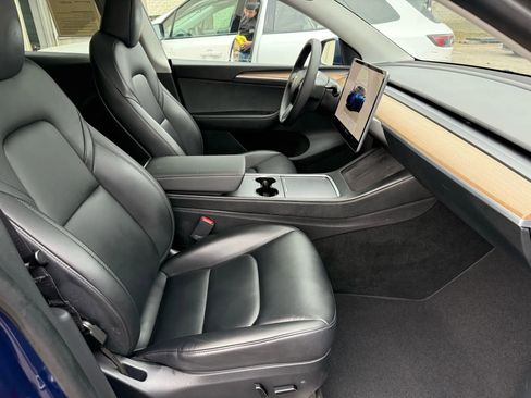 Used 2023 Tesla Model Y Long Range image 22