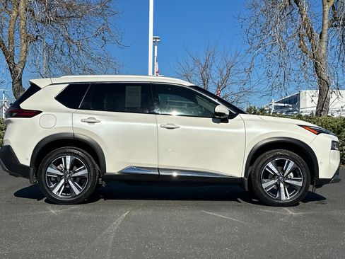 Certified 2021 Nissan Rogue Platinum image 3