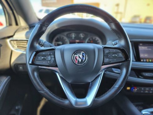 Used 2023 Buick Enclave Essence image 17