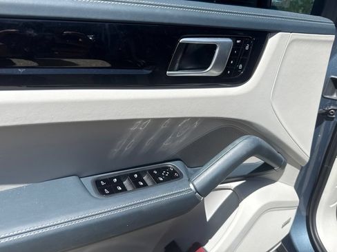Used 2020 Porsche Cayenne AWD/4WD image 13