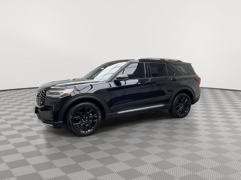 Certified 2025 Ford Explorer Platinum w/ Ultimate Package AWD/4WD image 42