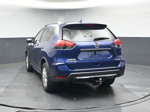 Used 2017 Nissan Rogue SV w/ Sun & Sound Touring Package image 4