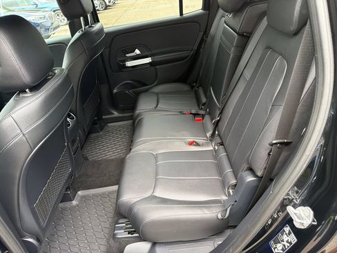 Used 2021 Mercedes-Benz GLB 250 4MATIC w/ Premium Package image 20