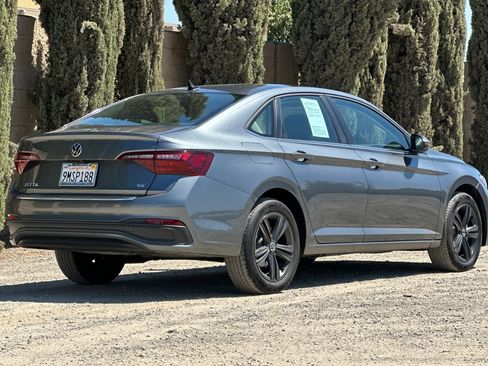 Certified 2024 Volkswagen Jetta SE w/ Panoramic Sunroof Package image 4