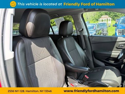 Used 2020 Chevrolet Trax LT w/ Driver Confidence Package AWD/4WD image 34