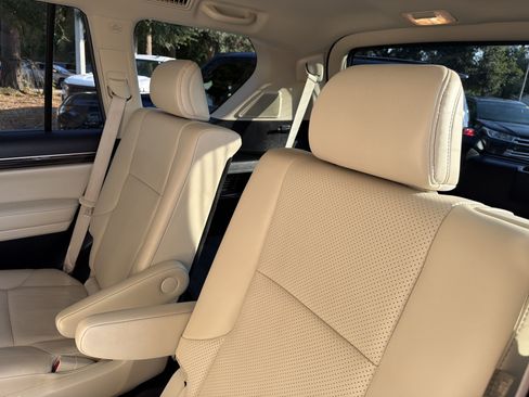 Used 2021 Lexus GX 460 Luxury w/ Sport Design Package AWD/4WD image 31