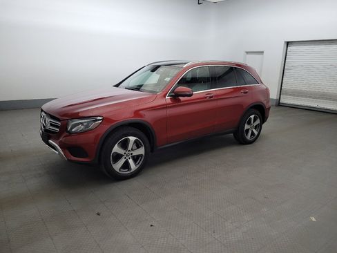 Used 2018 Mercedes-Benz GLC 300 4MATIC image 2