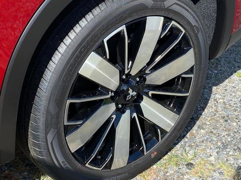 New 2025 Mitsubishi Outlander SE image 14