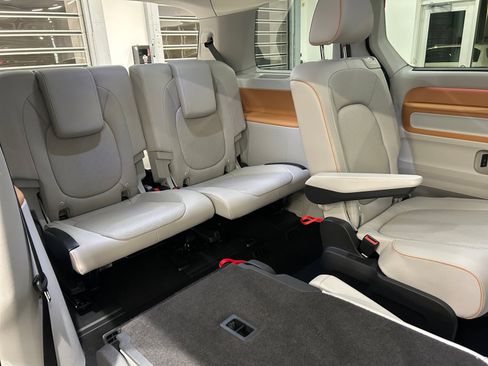 Used 2025 Volkswagen ID. Buzz 1st Edition image 19