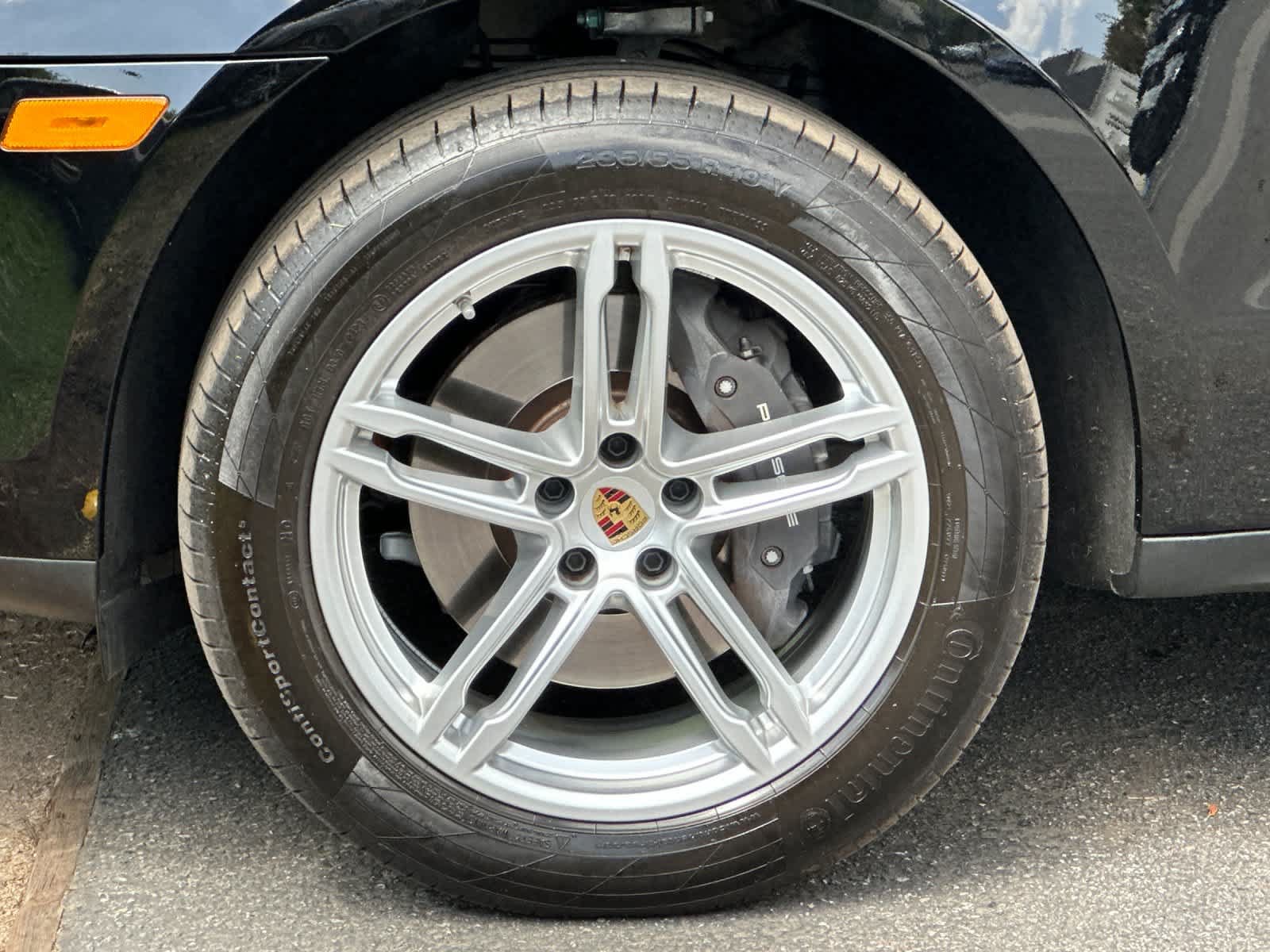 Certified 2024 Porsche Macan AWD/4WD image 30