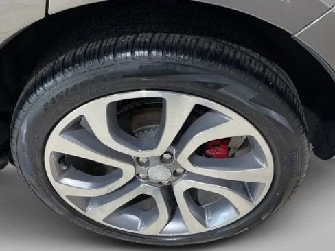 Used 2022 Land Rover Range Rover Evoque R-Dynamic SE image 24