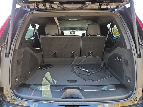 Used 2024 Cadillac Escalade ESV Luxury image 28