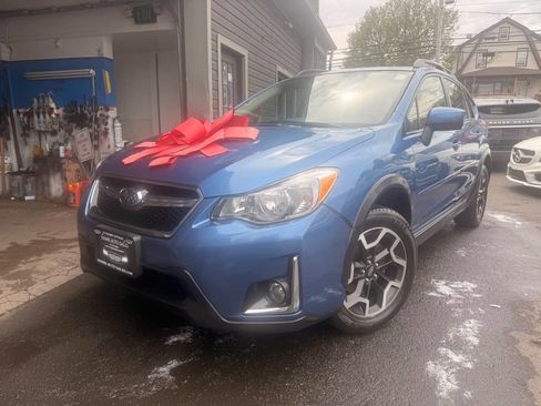 Used 2017 Subaru Crosstrek 2.0i Premium AWD/4WD image 2