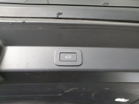 Used 2024 Land Rover Range Rover Sport SE image 9