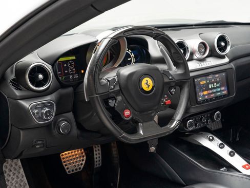 Used 2016 Ferrari California T RWD image 23