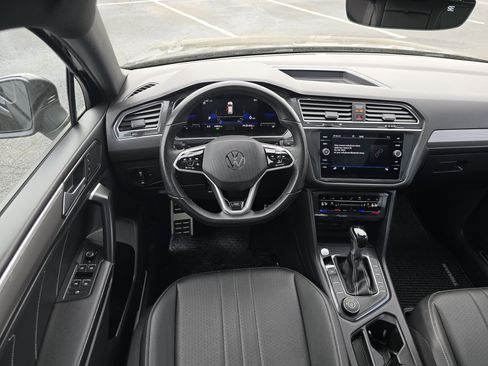 Certified 2023 Volkswagen Tiguan SE R-Line AWD/4WD image 19