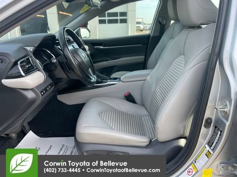 Used 2019 Toyota Camry SE FWD image 17