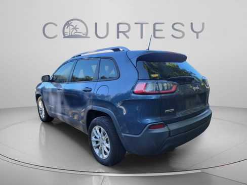 Used 2021 Jeep Cherokee Latitude FWD image 2