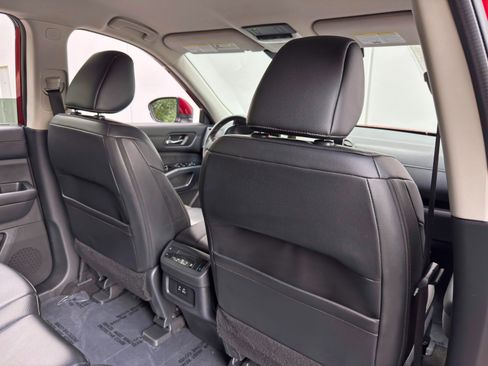 Used 2023 Nissan Pathfinder SL FWD image 34