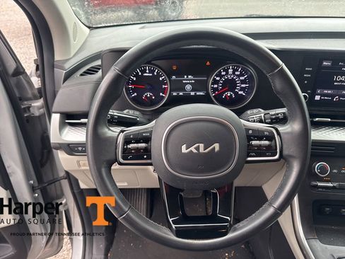 Used 2022 Kia Carnival LX image 17