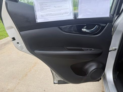 Used 2022 Nissan Rogue Sport SV FWD image 12