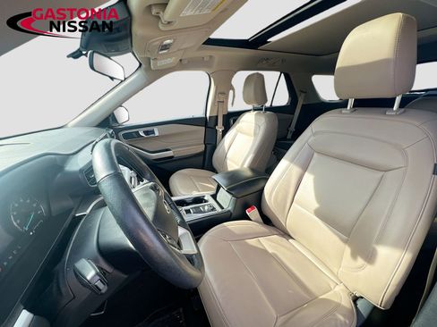 Used 2022 Ford Explorer XLT w/ Equipment Group 202A image 27