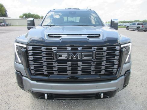 New 2026 GMC Sierra 2500 Denali Ultimate AWD/4WD image 13
