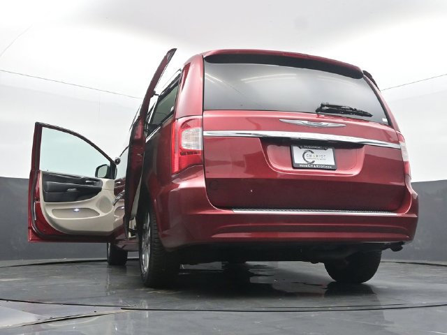 Used 2016 Chrysler Town & Country Touring w/ Driver Convenience Group FWD image 57