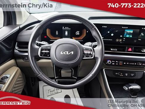 Used 2025 Kia Carnival FWD image 7