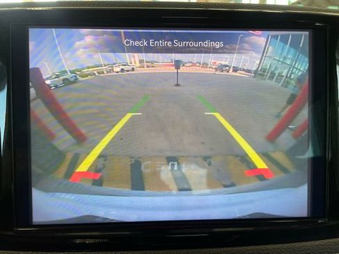 Used 2023 Chrysler Pacifica Limited image 8