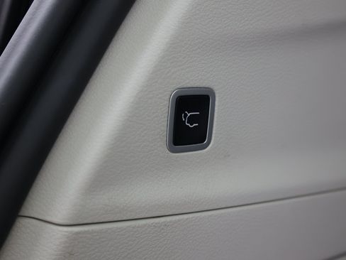Used 2023 Chrysler Pacifica Limited FWD image 38