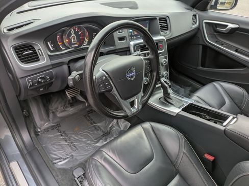 Used 2017 Volvo V60 T6 R-Design Platinum image 14