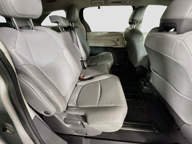Certified 2021 Toyota Sienna XLE FWD image 30