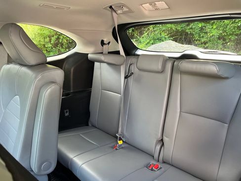 Used 2023 Toyota Highlander XLE AWD/4WD image 22