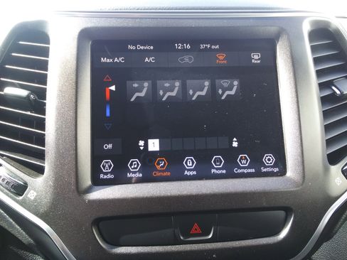 Used 2020 Jeep Cherokee Trailhawk image 22