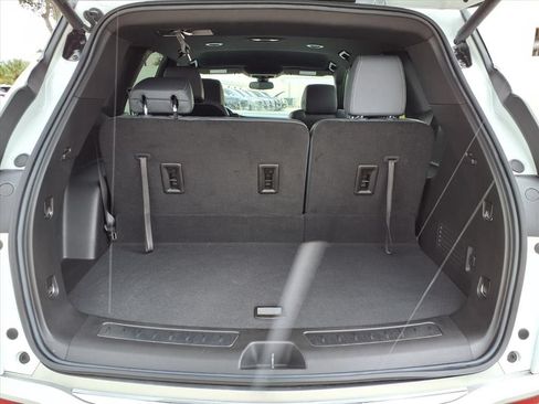 Used 2024 Buick Enclave Essence FWD image 17