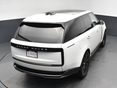 Used 2024 Land Rover Range Rover SE image 18