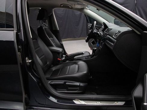 Used 2018 Volkswagen Passat 2.0T R-Line image 16