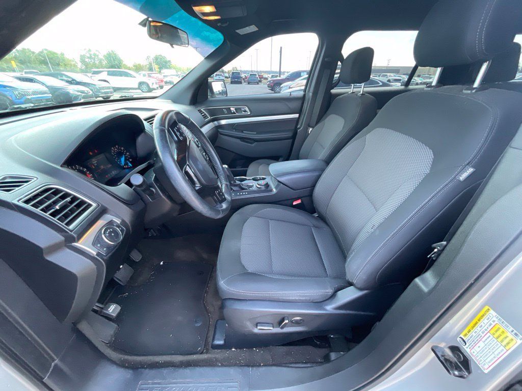 Used 2016 Ford Explorer XLT AWD/4WD image 10
