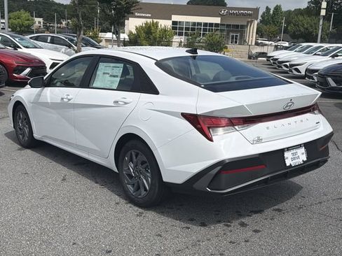 New 2026 Hyundai Elantra Hybrid FWD image 7