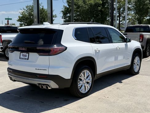 Used 2026 GMC Acadia Elevation w/ Elevation Premium Package FWD image 5
