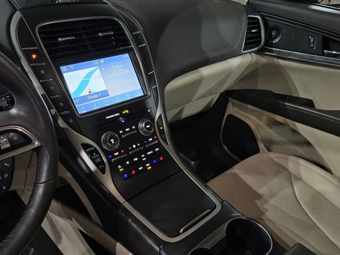 Used 2019 Lincoln Nautilus Reserve w/ Driver Assistance Package image 24