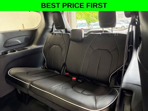 New 2027 Chrysler Pacifica Limited AWD/4WD image 18