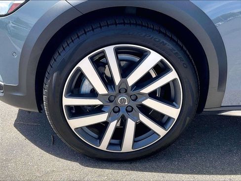 Used 2023 Volvo V90 B6 Cross Country Ultimate AWD/4WD image 11
