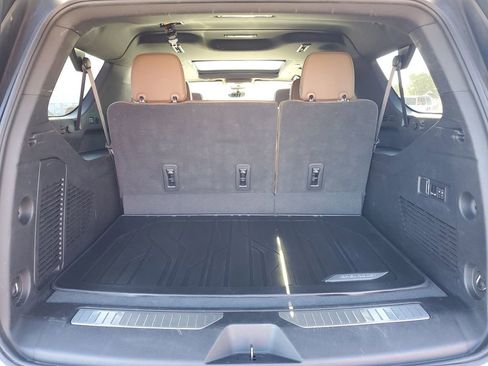 Used 2023 Chevrolet Suburban High Country image 34