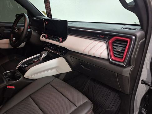 Used 2024 GMC Canyon AT4X image 30