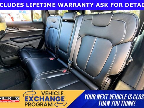 Used 2025 Jeep Grand Cherokee Limited AWD/4WD image 21