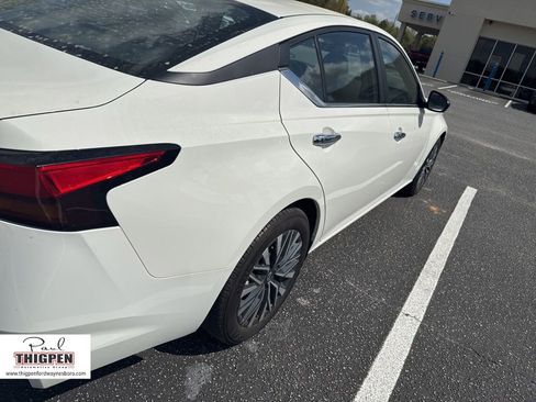 Used 2025 Nissan Altima 2.5 SV image 6