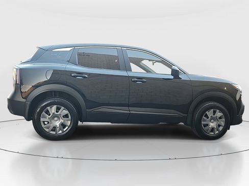 Used 2025 Nissan Kicks S image 4