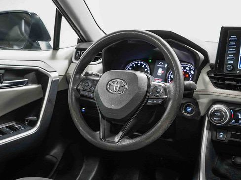 Used 2021 Toyota RAV4 XLE image 17
